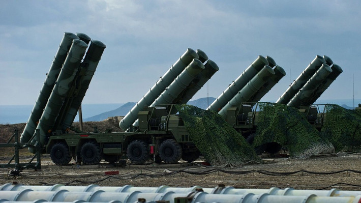 Vào tháng 3/2024, có thông tin cho rằng việc giao hai trung đoàn S-400 cuối cùng cho Ấn Độ sẽ bị trì hoãn cho đến năm 2026, vì Nga có nhu cầu riêng liên quan đến ưu tiên phòng thủ.
