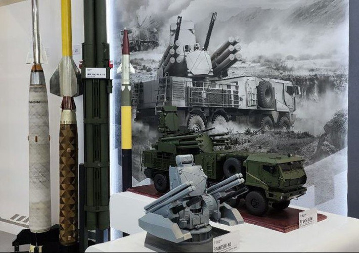 Tại Triển lãm quân sự quốc tế Army 2024, Tập đoàn công nghệ nhà nước Rostec đã trưng bày một phiên bản mới chưa từng được biết đến của tổ hợp phòng không Pantsir, mặc dù chưa có khẳng định chính thức nhưng nhiều ý kiến cho rằng đây chính là biến thể được Ấn Độ chú ý.