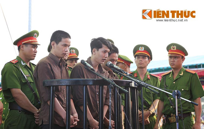 Được toà cho nói lời sau cùng, Nguyễn Hải Dương gửi lời xin lỗi gia đình các nạn nhân và xin giảm án cho Vũ Văn Tiến.