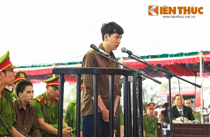 Tại phiên toà, Nguyễn Hải Dương lạnh lùng khai nhận và thuật lại toàn bộ tội ác man rợ của mình khiến nhiều người dự khán không khỏi rùng mình.