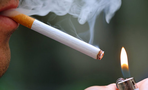 Sau khi ăn cơm hút thuốc: Sau khi ăn, dạ dày liên tục tiết dịch vị và đẩy nhanh quá trình tiêu hóa. Ảnh: songkhoe.vn.