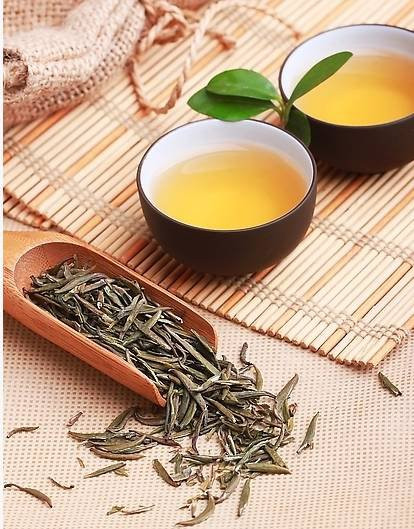 Người có bệnh gan: Trong trà có caffeine sẽ làm ảnh hưởng đến khả năng bài tiết của gan. Người mắc bệnh gan uống trà nhiều đặc biệt là trà đặc sẽ làm ảnh hưởng đến quá trình chuyển hóa của gan, gây ảnh hưởng đến các mô gan.