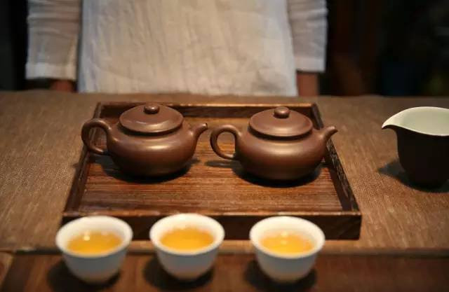 Những người suy dinh dưỡng: Trà có khả năng phá vỡ chất béo vì thế những người suy dinh dưỡng uống trà sẽ làm ảnh hưởng đến khả năng hấp thụ dinh dưỡng của của cơ thể