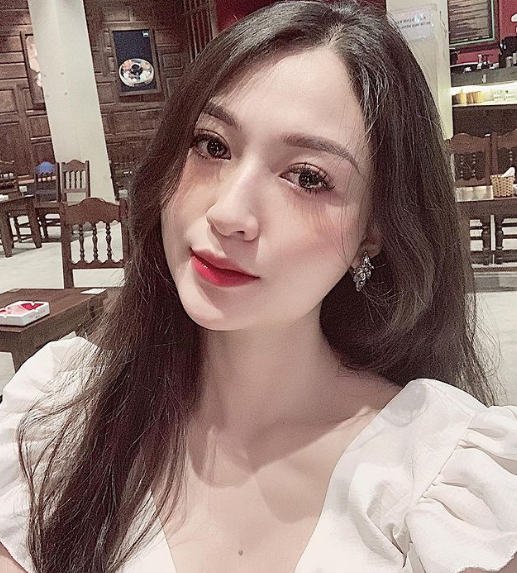 Trong loạt khoảnh khắc được đăng tải trên trang cá nhân, cô khiến nhiều người trầm trồ bởi vóc dáng nóng bỏng