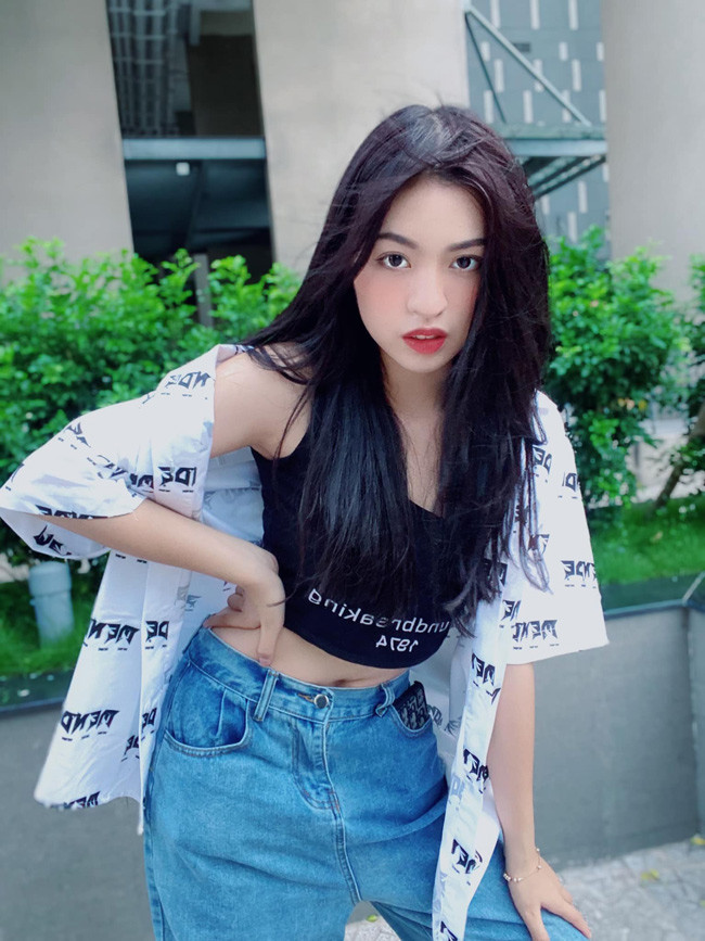 Sau nỗ lực giảm cân thành công, nhan sắc của "hot girl bắp cần bơ" ngày càng thăng hạng.