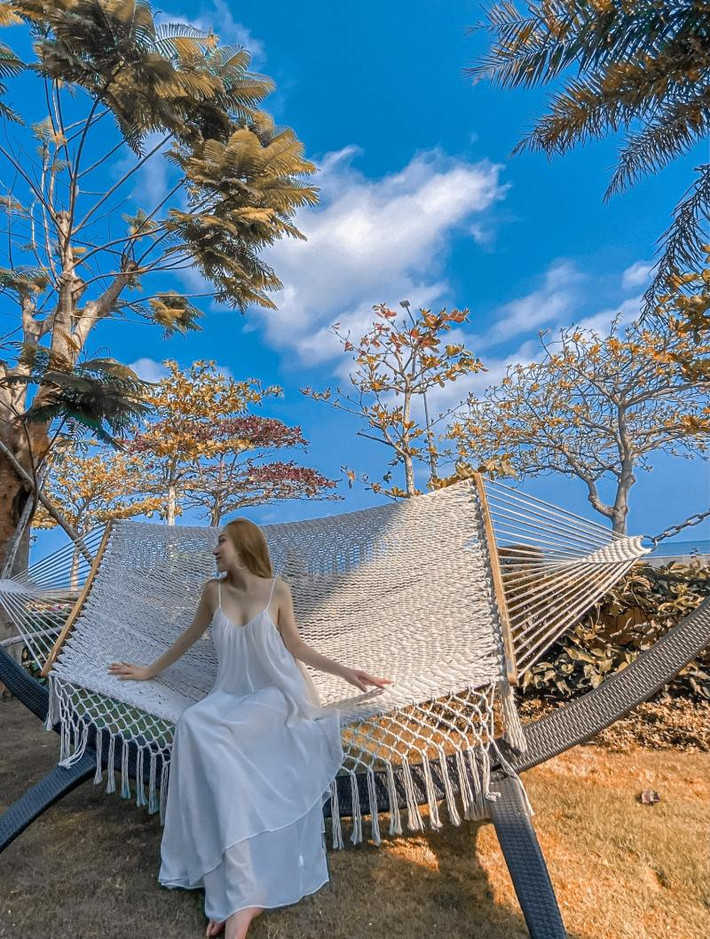 Những thước hình nóng bỏng trên trang cá nhân của cô nữ sinh 20 tuổi khiến nhiều người liên tưởng tới "thánh nữ Mì gõ" Phi Huyền Trang.
