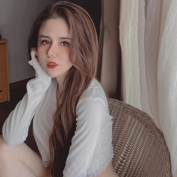 Mỹ nhân sinh năm 1997 cũng không quên dành thời gian để chăm sóc bản thân chuẩn "độc thân vui tính".
