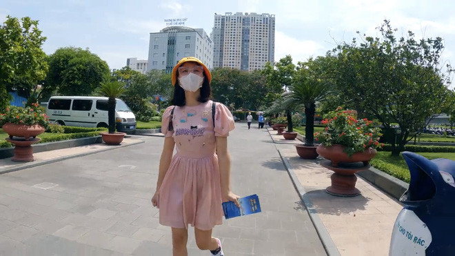 Cuối clip là hành trình đi thăm Bảo tàng Hồ Chí Minh của Thơ Nguyễn.