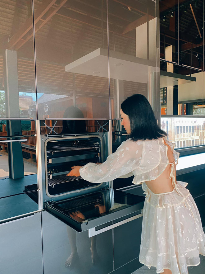 Bài đăng của Angela Chu thu hút hơn 14.000 lượt thích từ dân mạng và hơn 2000 lượt bình luận quan tâm sau khi chia sẻ.