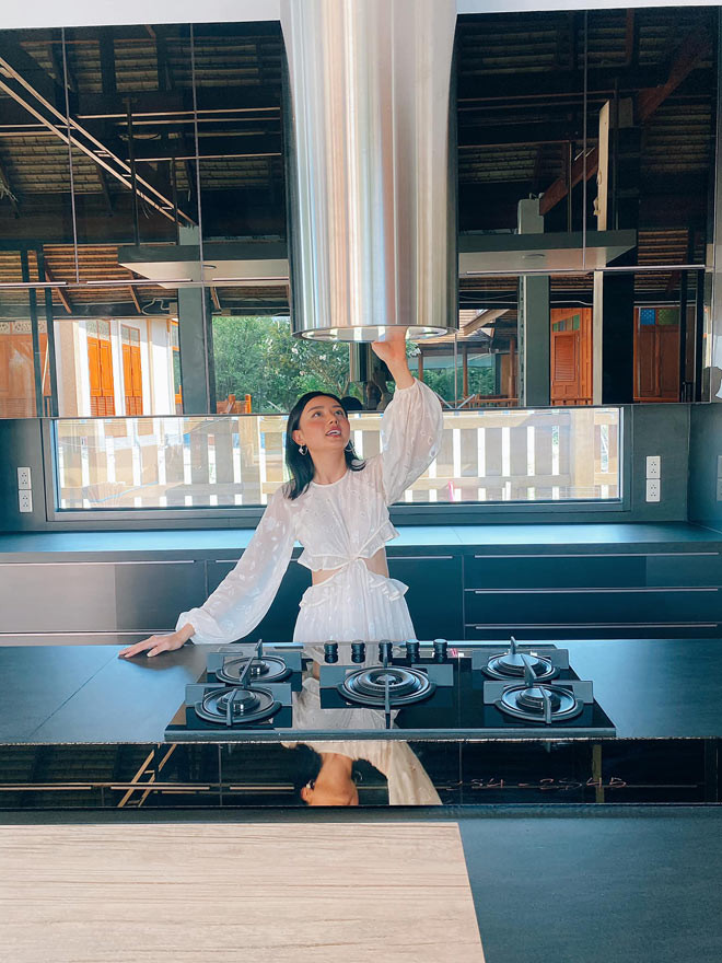 Dù chỉ khoe "sương sương" một vài hình ảnh căn bếp vậy thôi nhưng đủ hiểu cuộc sống làm dâu hào môn của Angela Chu hạnh sung sướng cỡ nào.