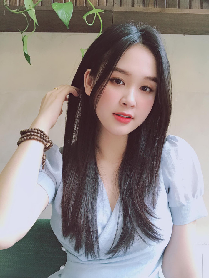 Nguyễn Thảo Vi sinh năm 2000, cô từng là Hoa khôi Sinh viên Nghệ An và lọt vào top 30 thí sinh xuất sắc nhất cuộc thi Hoa hậu Việt Nam 2020.