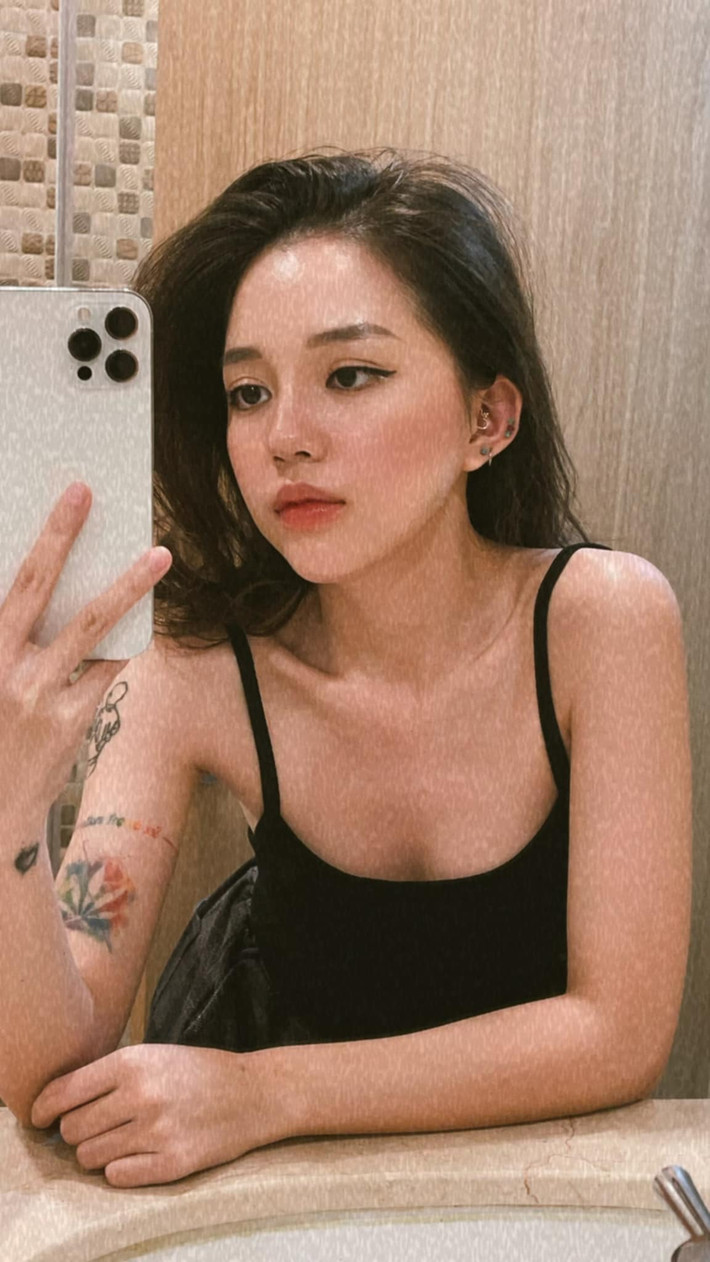 Thời trang cá tính, năng động của Linh Ngọc Đàm cũng là điểm cộng tạo nên sự khác biệt của nữ streamer này với nhiều streamer đình đám khác hiện nay. Ảnh: FBNV