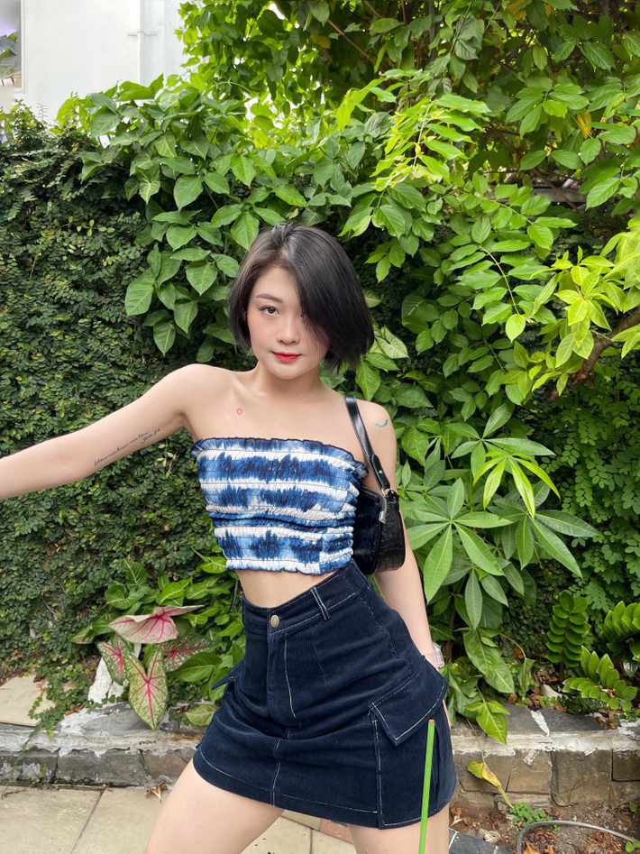 Cô nàng ưa chuộng các kiểu trang phục năng động, trẻ trung.
