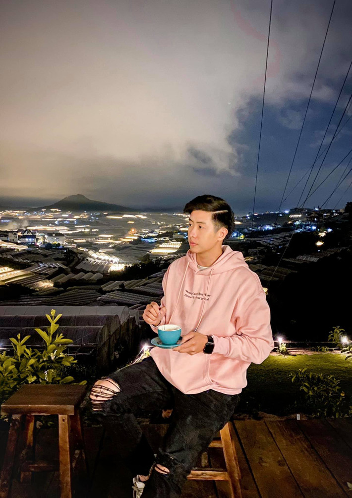 Trong vai trò TikToker, Vũ Phương mang đến một hình ảnh hài hước, đầy sáng tạo. Ấy vậy mà anh chàng liên tục nhận về sự quan tâm cực lớn từ cư dân mạng.