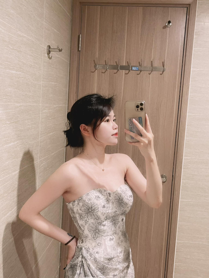 Mới đây, netizen lại được một phen bàn tán xôn xao khi xuất hiện đoạn clip TikTok của bạn gái cũ Quang Hải có hành động tình cảm với "trai lạ".