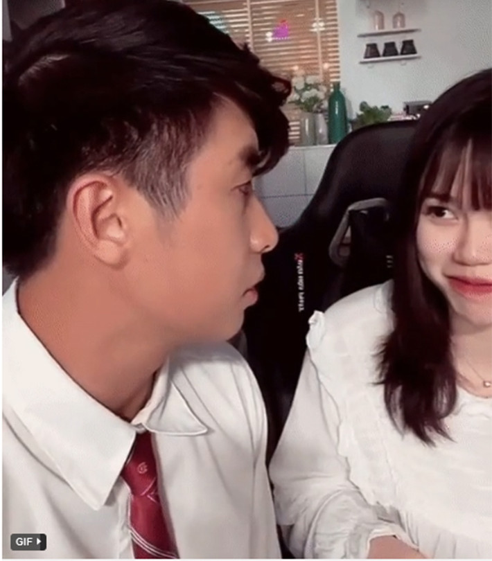 Qua hình ảnh ghi lại, có thể thấy cả hai không ngần ngại dành những cử chỉ tình cảm cho đối phương.