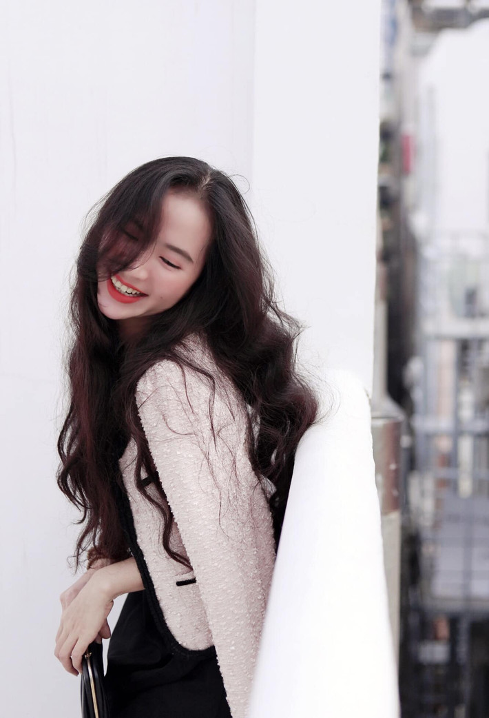Đăng ảnh trên Facebook cá nhân, Minh Hương cũng nhận được rất nhiều lời khen ngợi về nhan sắc.