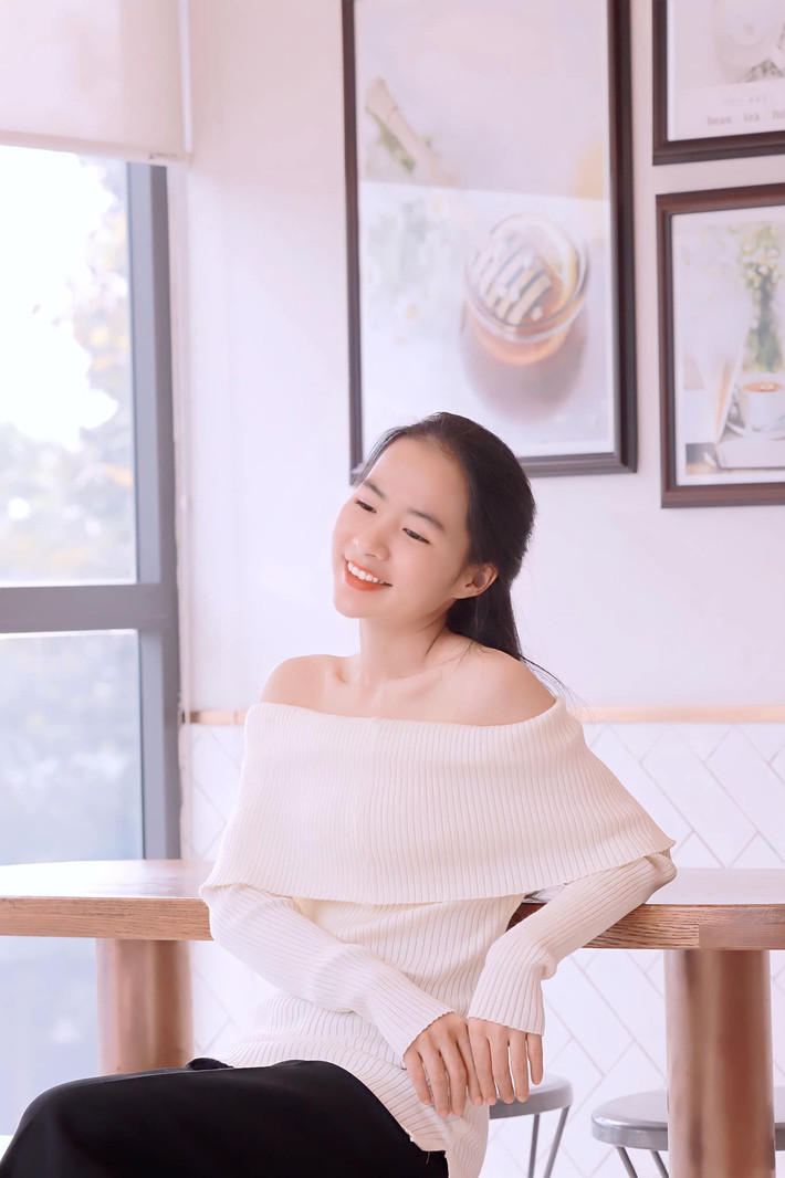 Minh Hương thường nhận được khá nhiều lời mời làm mẫu ảnh nhờ sở hữu ngoại hình xinh đẹp.