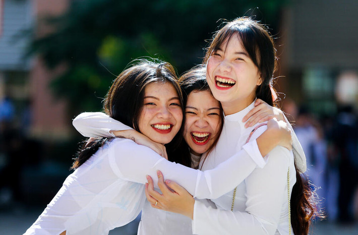 Được nghỉ lễ dài ngày có lẽ là niềm vui, cũng có thể là nỗi buồn đối với nhiều bạn sinh viên. Bên cạnh những trường Đại học ra thông báo cho sinh viên học online thì cũng có không ít trường lại chưa có thông báo gì khiến nhiều cô, cậu học trò "nhấp nhổm không yên". Ảnh: Tổng hợp