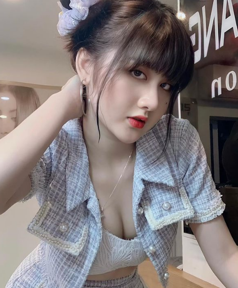 Cô gái này hiện là cái tên khá nổi trong cộng đồng nhiếp ảnh nhờ ngoại hình xinh đẹp.