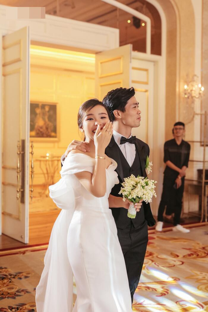 Dù đã yêu nhau khá lâu thế nhưng hiếm thấy Công Phượng và Viên Minh có bức ảnh chụp chung với nhau cho đến khi đám cưới của cặp đôi diễn ra. Ảnh: Tổng hợp