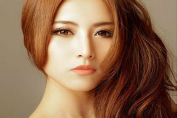 Phụ nữ có đôi mắt nhỏ dài, con ngươi đen, tròn rõ nét là người có tướng vượng phu.