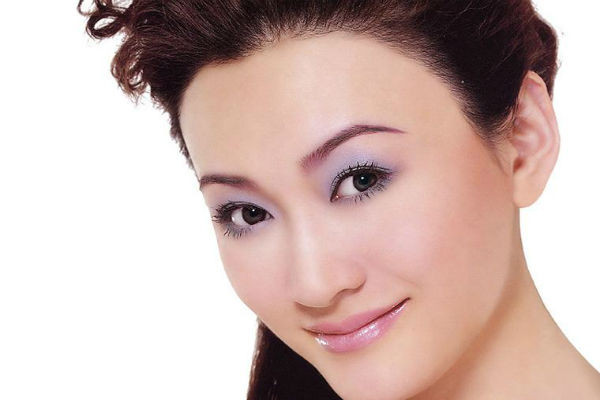 Người có tướng trường thọ. Sau tai của phụ nữ có xương gồ lên chắc chắn là người trường thọ. Những người có tính cách ôn hòa khi giao tiếp với người khác cũng là người trường thọ. (Thông tin trong bài chỉ mang tính tham khảo).