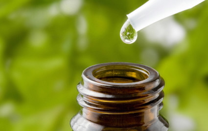 Ngoài một số loại thuốc đặc trị bệnh phụ khoa, chị em tuyệt đối không được tự chế các loại thuốc để đưa vào âm đạo. Việc này có thể khiến âm đạo bị nhiễm trùng, viêm nhiễm, bị bỏng hóa chất.