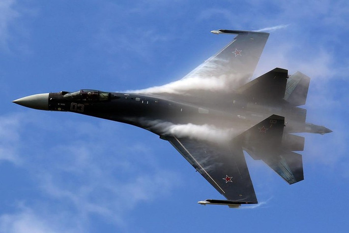 Nhưng trong lúc này có một số câu hỏi về việc liệu các tiêm kích Su-35 của Iran có được trang bị tên lửa không đối không tầm xa như R-37M hay không, bởi vì nếu thiếu vũ khí này, chúng sẽ gần như chẳng còn ưu thế lớn.