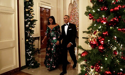 Ông Obama cũng có truyền thống tổ chức tiệc vinh danh các nghệ sĩ vào tháng 12 hàng năm. Trong ảnh, ông và bà Michelle trong bữa tiệc ở Nhà Trắng hôm 4/12/2016, lần cuối cùng ông tổ chức sự kiện này. Ảnh: AP.