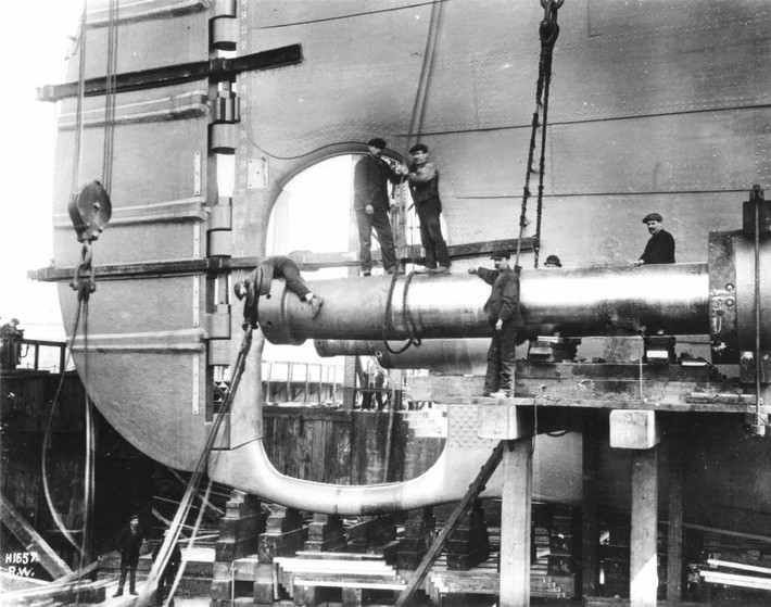 Hình ảnh hiếm hoi trong quá trình đóng con tàu Titanic xấu số. Ảnh OLD