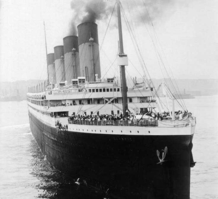 "Con tàu không bao giờ chìm" Titanic rời cảng năm 1912. Ảnh OLD