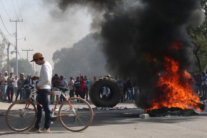 Hình ảnh trong cuộc biểu tình ở San Miguel Totolcingo. Ảnh Reuters