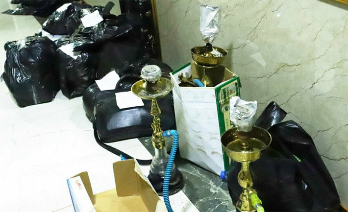 Tại các phòng hát, lực lượng chức năng thu giữ nhiều tang vật như ma túy đá, thuốc lắc, ketamin, hàng chục điện thoại di động. (Ảnh: Vnexpress)