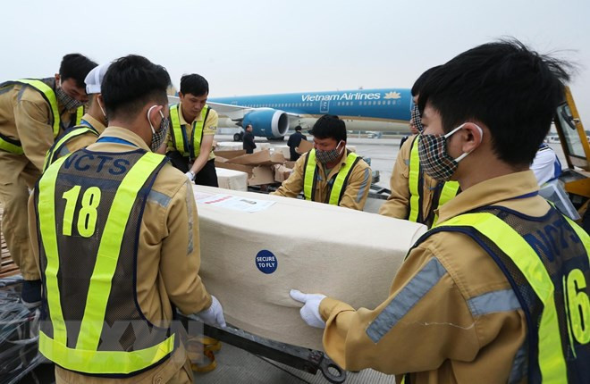 Việc đưa người tử vong về nước chia làm nhiều đợt, trong đó, đợt đầu có nạn nhân từ các tỉnh Nghệ An, Hà Tĩnh và Quảng Bình. (Ảnh: TTXVN)