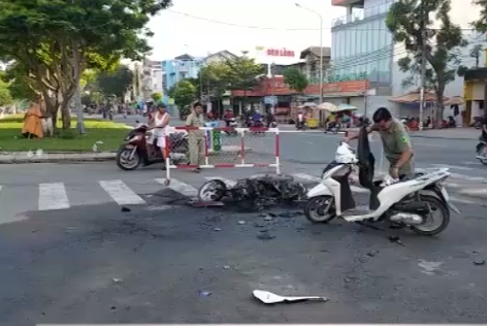 Sau khi xảy ra vụ việc, công an quận Bình Tân đã đến hiện trường điều tra, làm rõ nguyên nhân và truy xét các đối tượng có liên quan đến vụ hỗn chiến trên. (Ảnh: ANTV)