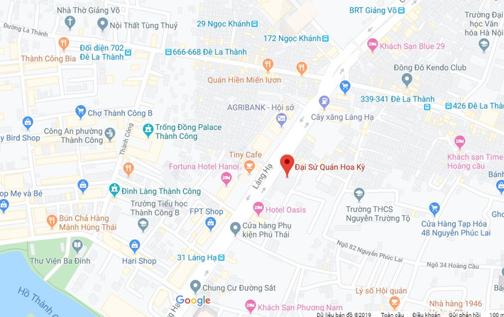 Chiếc xe của lãnh đạo VFF gây tai nạn rồi bỏ chạy đến trước đại sứ quán Hoa Kỳ thì mới dừng lại. (Ảnh Google maps)