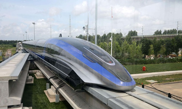 Tập đoàn đường sắt Trung Quốc (CRRC) vừa công nghệ tàu đệm từ (maglev) có thể đạt tốc độ 600 km/h tại Thanh Đảo, Trung Quốc. Đây được xem là tàu có tốc độ nhanh nhất thế giới.