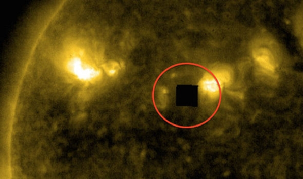 Tuy nhiên, việc phát hiện UFO bay quanh Mặt trời không còn là điều mới mẻ với những người quan tâm đến sự sống ngoài hành tinh. Vào năm 2019, một nhà khoa học cho rằng UFO đang thực sự kiểm soát Mặt trời và phân bổ nhiệt cùng ánh sáng choTrái đất.
