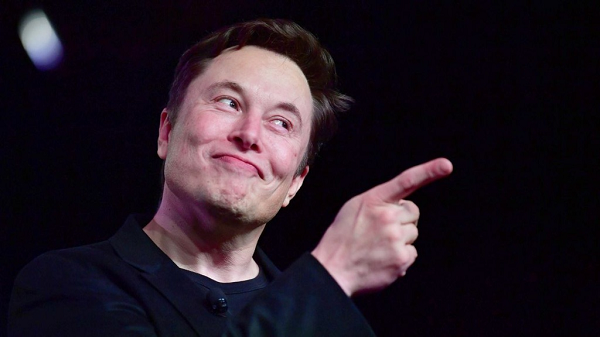 Thời gian đi học của Elon Musk không mấy vui vẻ khi thường xuyên bị bạn cùng lớp bắt nạt và đánh đập. Thậm chí, ông phải tiến hành một cuộc phẫu thuật chỉnh lại vách mũi năm 41 tuổi, hậu quả của những lần bị bắt nạt trong quá khứ.