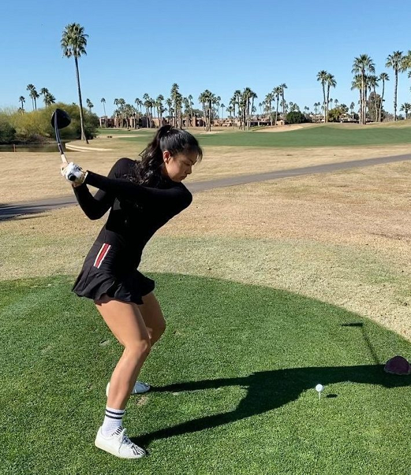 Tuy nhiên, cô nàng vẫn giữ niềm đam mê với golf. Sau khi giải nghệ, Shee thành lập công ty Is Golf chuyên sản xuất, phân phối các loại trang phục chơi golf phá cách.