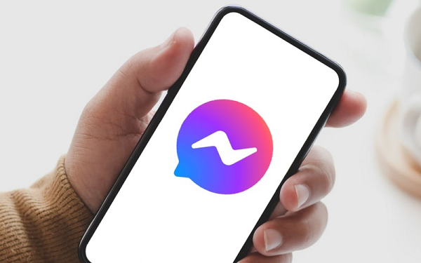 Điều này đặt ra dấu hỏi lớn về vấn đề bảo mật và quyền riêng tư trên các nền tảng của Facebook. Hiếu PC cũng chỉ ra vấn đề người xấu dễ dàng tiếp cận chúng ta qua nền tảng Messenger do sự kết nối tự do, không cần lưu số điện thoại hay kết bạn từ trước.