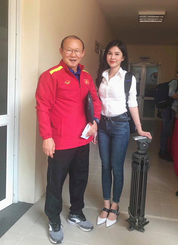 Dù có tham gia diễn xuất nhưng lĩnh vực Thu Hoài mạnh nhất chính là MC Thể thao. Cô hiện đang là MC thể thao của một đài truyền hình. Tháng 12/2018, bức ảnh cô chụp với HLV Park Hang-seo thu hút báo chí Hàn Quốc. Thậm chí Thu Hoài còn được trang Osen của Hàn Quốc đăng bài khen ngợi nhan sắc với tiêu đề: "Nữ phát thanh viên người Việt luôn theo sát HLV Park Hang-seo là ai?".