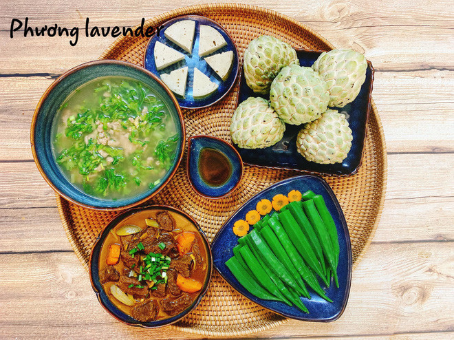Việc nấu ăn nói dễ thì dễ mà nói thì cũng khó. Còn với chị Phương, nấu ăn là niềm vui, là một cách gắn kết gia đình.