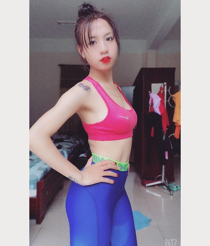 Nữ cầu thủ thu hút sự chú ý của mọi người nhờ gương mặt đáng yêu bầu bĩnh của mình, dù chỉ sở hữu chiều cao khá khiêm tốn 1m59.