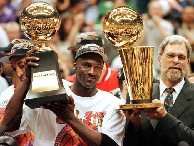 Theo Forbes, hiện Michael Jordan sở hữu 1,6 tỷ USD, chủ yếu đến từ thương hiệu Jordan và đội bóng rổ Charlotte Hornets. Ảnh: AP.