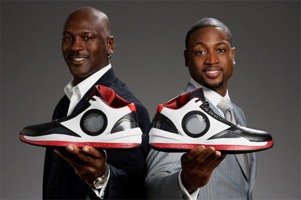 Ông chủ Nike Phil Knight chia sẻ rằng việc ký hợp đồng với Michael Jordan vào năm 1984 là quyết định sáng suốt nhất mà ông từng đưa ra. Chỉ riêng thương hiệu Jordan đã mang lại doanh thu hơn 3 tỷ USD mỗi năm cho Nike. Ảnh: Telegraph.