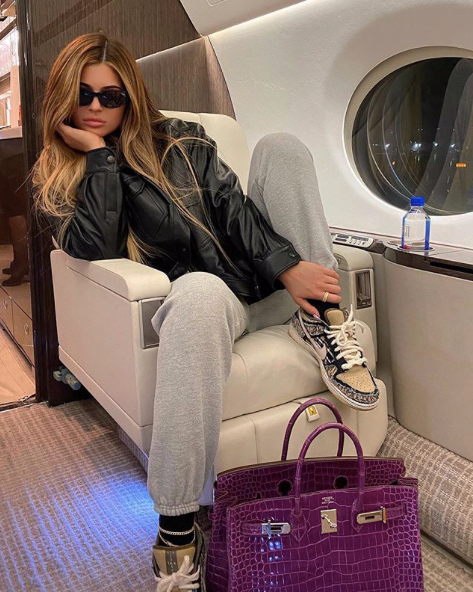 Kylie Jenner sở hữu một bộ sưu tập xe sang ấn tượng, từ Rolls-Royce, Bugatti, Lamborghini đến Ferrari. Ảnh: Instagram.