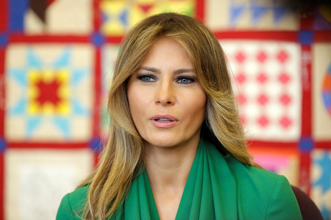 Thắng kiện Daily Mail: Năm 2017, báo Anh Daily Mail công khai xin lỗi bà Melania Trump vì đăng thông tin sai lệch về bà thời còn đi làm người mẫu. Một số nguồn tin cho biết Daily Mail phải bồi thường cho bà Trump tới 2,9 triệu USD. Ảnh: WSJ.