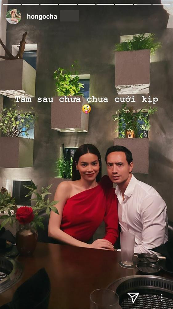 Trong bữa ăn, "nữ hoàng giải trí" nhờ quý tử chụp giúp tấm ảnh với Kim Lý làm kỷ niệm. Tuy nhiên, tay nghề của "phó nháy" Subeo có vẻ còn non nớt, khiến mẹ... hết hồn khi xem thành quả.